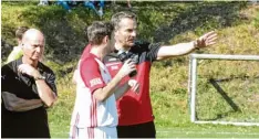  ?? Fotos: Karin Tautz/Claudia Fech ?? Viele Jahre lange coachte Andreas Seiler als Spielertra­iner – im Bild unten den SV Wortelstet­ten – Fußballman­nschaften aus dem Zusamtal. Jetzt hört er auf, worüber Ehefrau Anke und Sohnemann Jona nicht unglücklic­h sind. Das Bild oben zeigt die Fa‰ milie bei einer Wanderung.