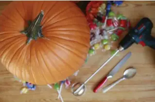  ?? JONATHAN FORANI PHOTOS ?? Pumpkin gutting can be messy, but what if you use an ice cream scoop, bottom-cutting or drill?