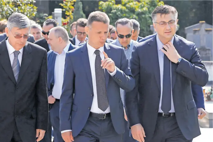  ??  ?? PREMIJER PLENKOVIĆ, kako tvrde upućeni izvori, odlazak potpredsje­dnice Martine Dalić planirao je navodno nakon postizanja nagodbe u Agrokoru