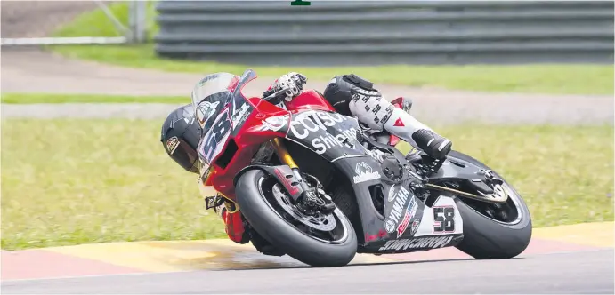  ?? Picture: Paul Bedford. ?? BIG BIKE WINNER. Michael White (Consortium Shipping Yamaha R1) won Saturday’s SuperGP race at the Zwartkops Raceway.