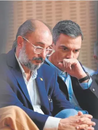  ?? // FABIÁN SIMÓN ?? Javier Lambán y Pedro Sánchez, en un acto de partido