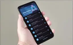  ??  ?? Moto actions allow you to access features such as the camera or the torch instantly.