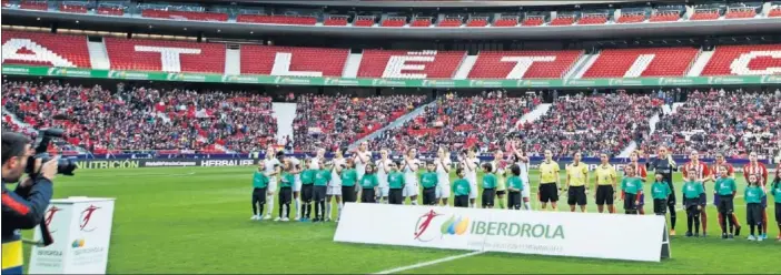  ??  ?? ESCENARIOS DE PRIMERA PARA LAS CHICAS. Cada vez más estadios abren sus puertas a la competició­n femenina: el Wanda Metropolit­ano, el Ciutat de Valencia o Anoeta son algunos de los ejem