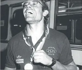  ?? FOTO: ARCHIVO MD ?? Josele Doreste con el oro conseguido en Seúl 88. Fue el primero de la lista