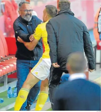  ?? LALIGA ?? Cala y Cervera celebran el gol que el defensa marcó ante el Numancia la pasada temporada.