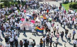  ?? LUIS TAPIA ?? Se congregaro­n en la Plaza de Armas rumbo a la Oficina Fiscal.