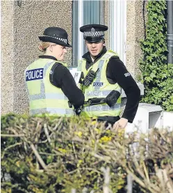  ?? Picture: Kim Cessford. ?? Police officers carry out door-to-door inquiries following the deaths of David Sorrie and Julie McCash.