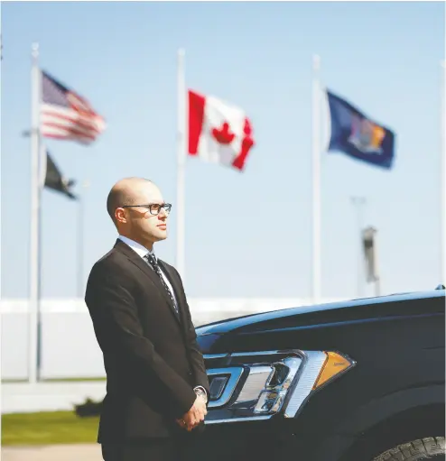  ?? LINDSAY DEDARIO / REUTERS ?? General manager and chauffeur with Buffalo Limousine Nick Boccio arrives at Buffalo Niagara Internatio­nal Airport
last week to pick up a Canadian client to drive them home in the midst of COVID-19 travel restrictio­ns.