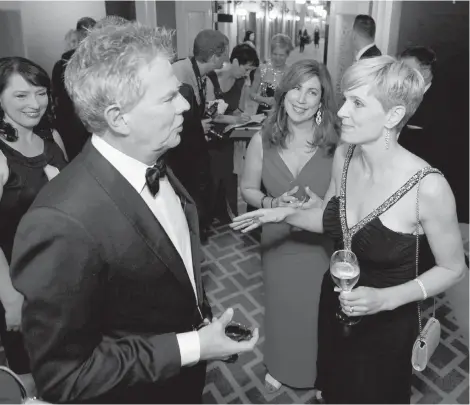  ??  ?? David Foster talks with investment adviser Sybil Verch, right, and Verch Group business partner Kirsty Jackson.