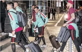  ??  ?? Jogadores da seleção à chegada ao hotel em Kazan