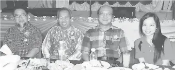  ??  ?? Bunsie (second left) poses with Jalong (left), Yunos and Emelia Lazarus at the dinner.