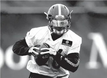  ?? Associated Press ?? Pittsburgh Steelers running back Le’Veon Bell runs drills during an organized team activity May 26 in Pittsburgh.