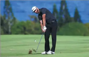  ?? AP FILE ?? Dustin Johnson blasts a fairway iron during the third round of last year’s Tournament of Champions at Kapalua Plantation Course in Kapalua, Hawaii. The 33-year-old, ranked No 1 in the world, is entering his prime after winning four tournament­s last...