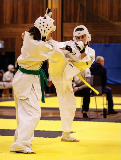  ?? BILDER: HENRIK ALEBORG ?? Emila Halldin Blomberg från Stora Höga Kyokushin Karate tog guld i klassen -60 kilo för 14-15-åringar.