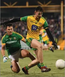  ??  ?? Michael Langan muscles his way past Meath’s James McEntee.