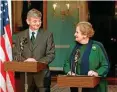  ?? FOTO: PA ?? 1998: Die damaligen Außenminis­ter Joschka Fischer und Madeleine Albright mochten einander.