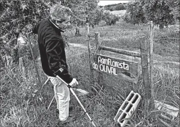  ?? RICK NOACK/WASHINGTON POST ?? Portuguese farmer Alfredo Sendim hopes his lawsuit will force the European Union to abide by its emissions targets.