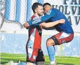  ?? JOSÉ GABRIEL HERNÁNDEZ ?? MARTÍN GARNERONE. En Nueva Italia ayer festejó por dos: un gol en cada tiempo.