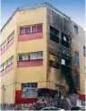  ?? ?? Το αποτύπωμα της καταστροφή­ς παραμένει ανεξίτηλο στο κτίριο της Σχολής Κανάση. Ηταν τέτοια η ένταση της φωτιάς, που απείλησε και τα γειτονικά κτίρια.