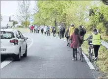  ??  ?? De L’Isle-Jourdain à Auch, 2 jours de marche pour l’accueil des migrants : 38 km parcourus par des dizaines de militants