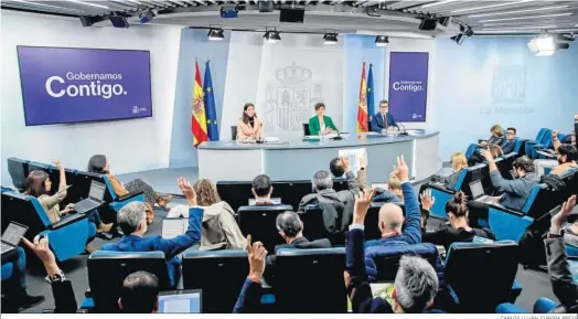  ?? CARLOS LUJÁN, EUROPA PRESS ?? Rueda de prensa posterior a la reunión del Consejo de Ministros.