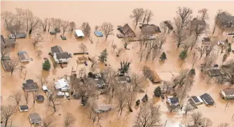  ?? PAT MCDONOGH/ USA TODAY NETWORK ?? Homes in Utica, Ind., succumbed to the rising waters of the Ohio River over the weekend.