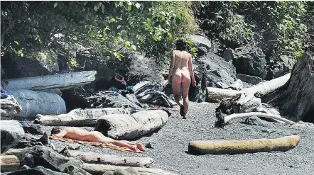  ?? NICK PROCAYLO/PNG ?? Nude sunbathers enjoy Brunswick Beach in Lions Bay. The beach, which has had a quiet clothingop­tional component for years, was recently overwhelme­d with visitors.