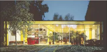  ?? Richard Bryant Rogers Stirk Harbour + Partners ?? FOR THE
Wimbledon House, above, Richard Rogers drew inspiratio­n from the Eames House in L.A., below.