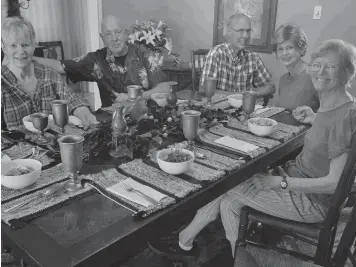  ?? CONTRIBUTE­D PHOTO ?? In Waco, Texas, with Joann and Joe Payne, end of table, Paula and Steve Koch, left, and Judy Lowery, right.