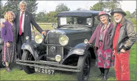  ?? Picture Geoff Fletcher ?? John and Diane Varian, Fiona Hope and Mike Philips with a Morris Isis Six