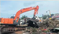  ?? PHOTOS: UGU MUNICIPALI­TY ?? Recovery operations under way in Margate yesterday following the devastatin­g floods.