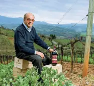  ??  ?? Premiato
Claudio Tipa in una delle sue vigne, quella di Poggio di Sotto a Montalcino. Il suo gruppo, Collemassa­ri, ha cantine anche a Bolgheri e a Montecucco