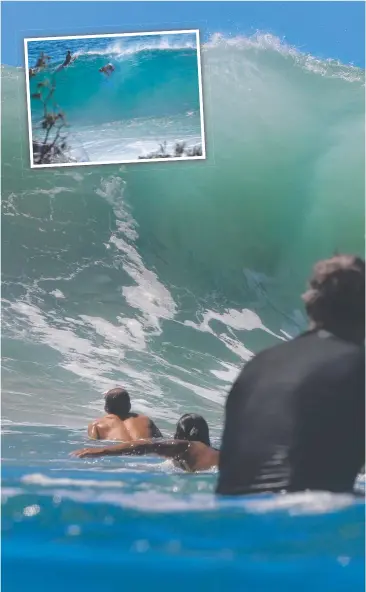  ??  ?? Snapper Surfrider Sheldon Simkus shows how it done behind the rock at Snapper. And (inset)