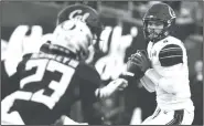  ?? AP/CHRIS PIETSCH ?? California quarterbac­k Devon Modster (right) looks down field for an open receiver Saturday against Oregon during the first quarter in Eugene, Ore.