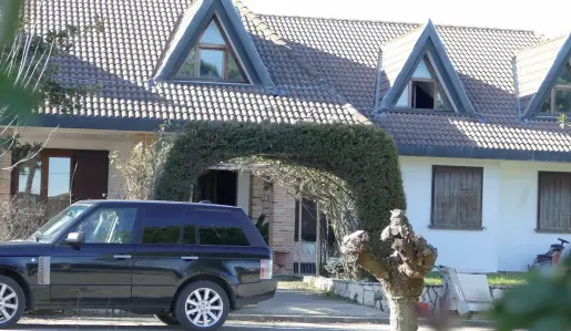  ??  ?? La villa La casabunker in cui abita la famiglia Multari a Zimella, nel Veronese. Al suo interno è stato arrestato il capofamigl­ia Domenico