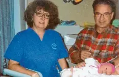  ?? Foto: Dalton ?? Im Kreiskrank­enhaus hat Maureen Dalton gemeinsam mit Dr. Heinz Litschmann in knapp 20 Jahren vielen Kindern ins Leben geholfen.