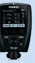  ??  ?? Kabellose Bedienung
Mithilfe der als Zu‍ behör erhältlich­en Fernsteuer­ung TR‍Q7 kann der Fotograf die Blitzleist­ung kabellos einstellen.