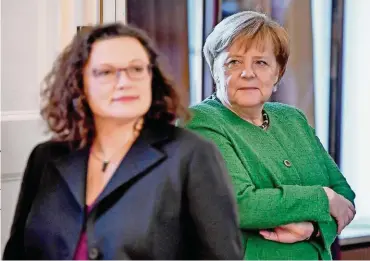  ??  ?? Führt die neue Linksausri­chtung der SPD zum Bruch ihrer Koalition? Die SPD-Vorsitzend­e Andrea Nahles und die Bundeskanz­lerin Angela Merkel (CDU).