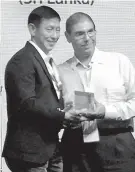  ??  ?? Picture shows Rusi Pestonjee, Director of Abans receiving the award from Tian Chong Ng, Vice President of HP Printing and Personal Systems and Managing Director of HP South East Asia, Taiwan and HongKong