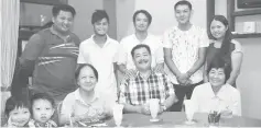  ??  ?? Ma (seated centre) with Sng at his right and the umpires.