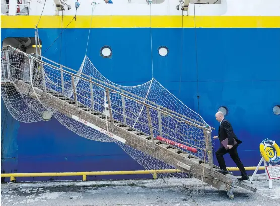  ?? PHOTOS: TYLER ANDERSON/FILES ?? Crosslake CEO Mike Cunningham boards the C.S. IT Intrepid, the first ocean-going vessel to bury a submarine fibre-optic cable in the Great Lakes.