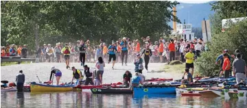  ??  ?? SUP participan­ts in the 2016 Yukon River Quest ( top and above).