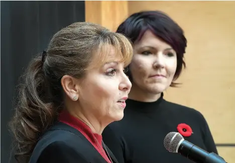  ?? CITIZEN PHOTO BY BRENT BRAATEN ?? B.C. Liberal leadership candidate Dianne Watts, along with Lucy Sager, speaks on Thursday afternoon at UNBC.