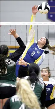  ?? PILOT PHOTO/RUDY MARQUEZ ?? Alexa Viers spikes in sectional action.