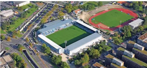  ?? FOTO: USAGE WORLDWIDE ?? Die brita-Arena in Wiesbaden ist in nur 112 Tagen Bauzeit errichtet worden – eine Option für den 1. FC Saarbrücke­n?