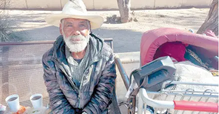  ?? ?? l Arturo López Topete, de 68 años, quien vive en situación de calle en Nogales desea contactar a sus familiares.