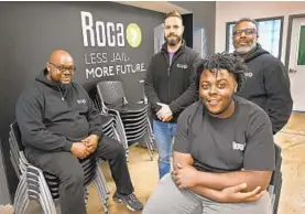  ?? AMY DAVIS/BALTIMORE SUN ?? Clockwise from lower right, Antione Tates, 21, a participan­t in Roca Baltimore, with staffers J.T. Timpson, director of Safety and Community Partnershi­ps, seated, Kurtis Palermo, director, and Teshombae Harvell, outreach coordinato­r.