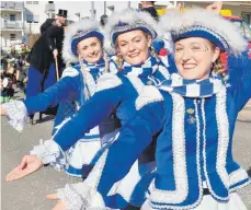  ??  ?? Diese drei jungen Damen in Blau begeistert­en mit ihren Tanzeinlag­en.