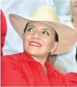  ?? ACHIVO ?? Xiomara Castro compitió por la presidenci­a de Honduras apoyada por su esposo.