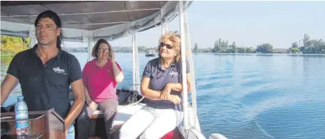  ?? FOTOS: CHRISTA KOHLER-JUNGWIRTH ?? Madalena (rechts) schippert mit Gästen aus aller Welt über den Tejo.